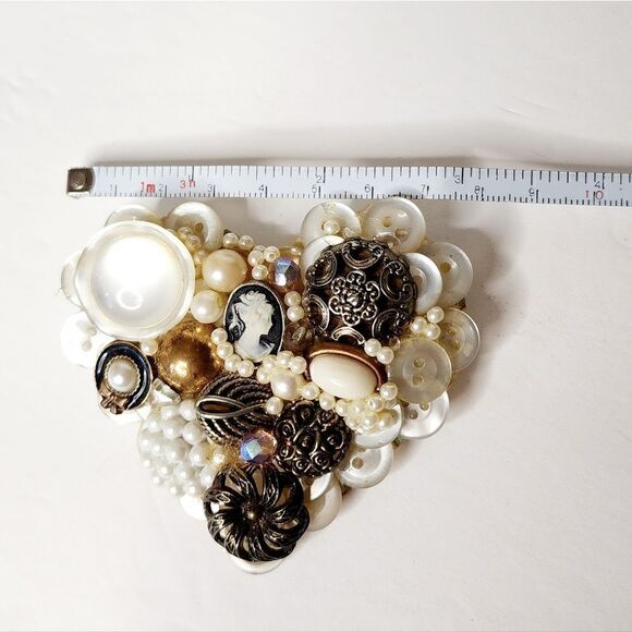 Vintage handmade pearl & cameo Heart Shaped brooch - Picture 3 of 5
